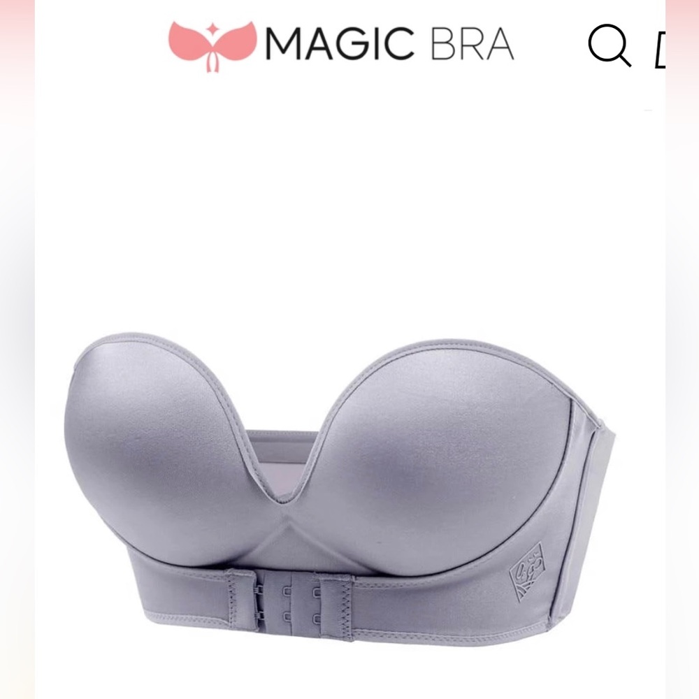 Magic strapless front buckle bra.